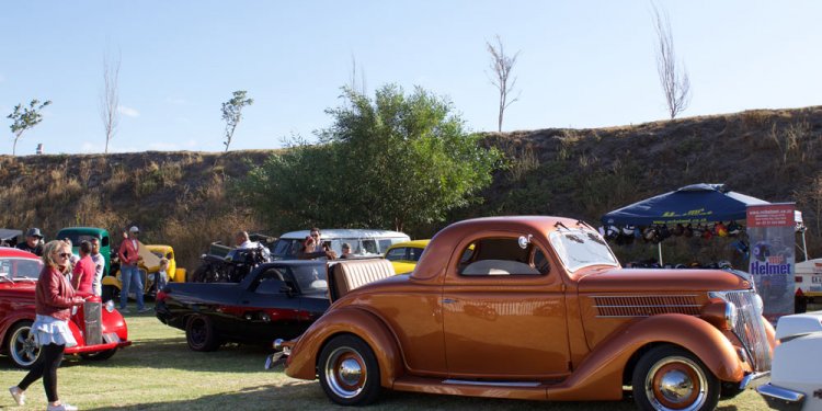 Of vintage cars and bikes